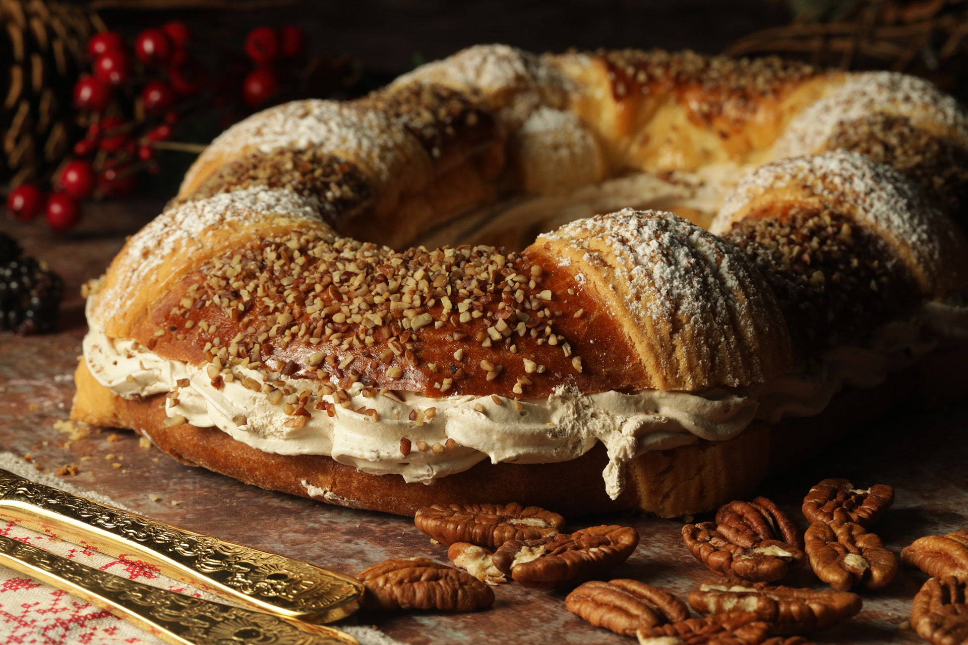 Rosca de Reyes rellena de crema con Nuez